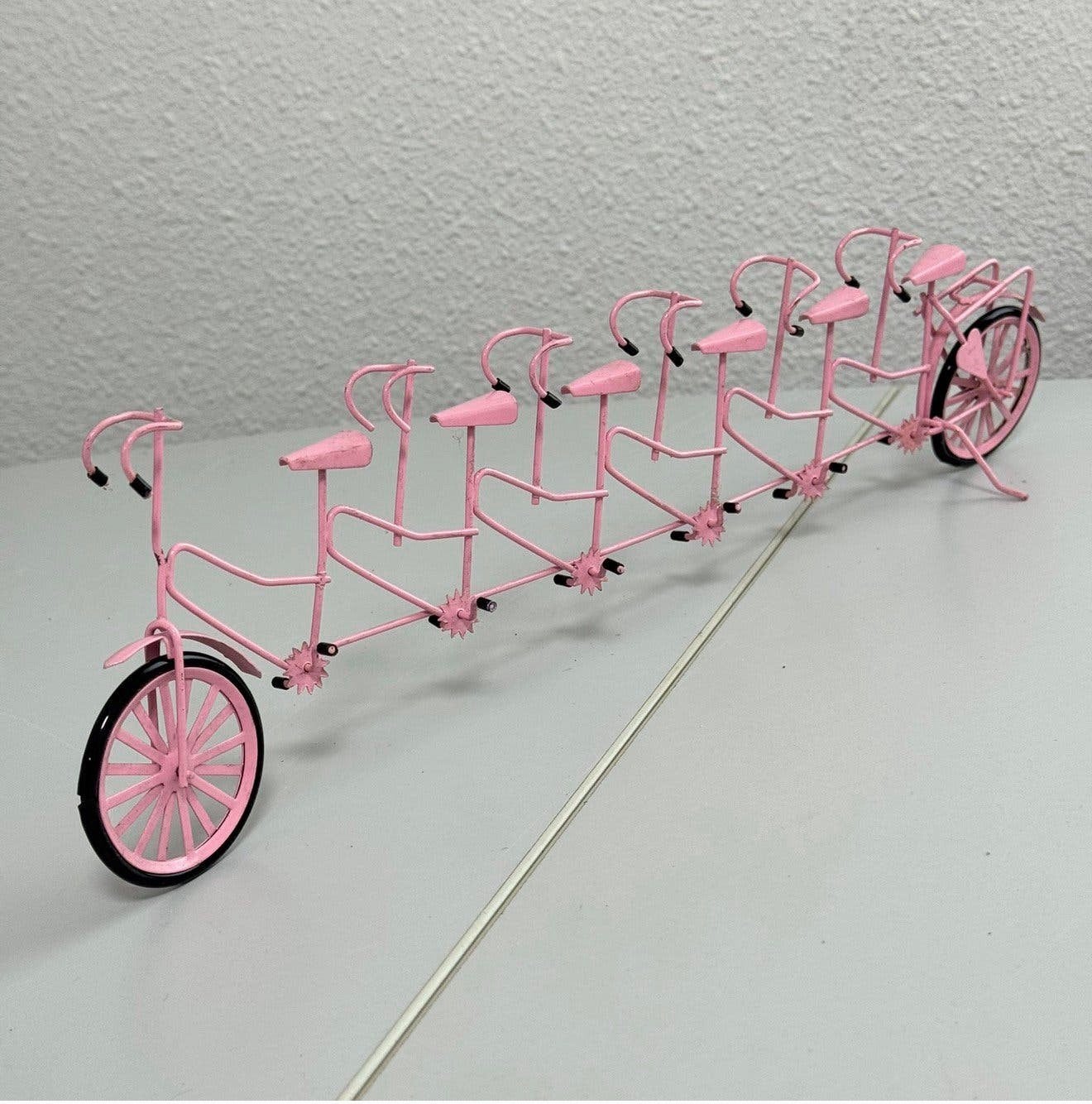 Zeldzaam Antiek 1960 Tandem roze 6-persoons Miniatuur fiets, Ophalen of Verzenden, Roze, Handgemaakt