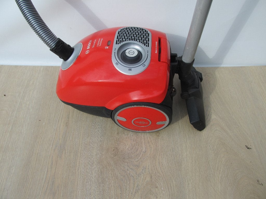 Krachtige 1200 watt Bosch Move On stofzuiger rood, Witgoed en Apparatuur, Stofzuigers, Gebruikt, Bosch, Sledestofzuiger, Stille werking