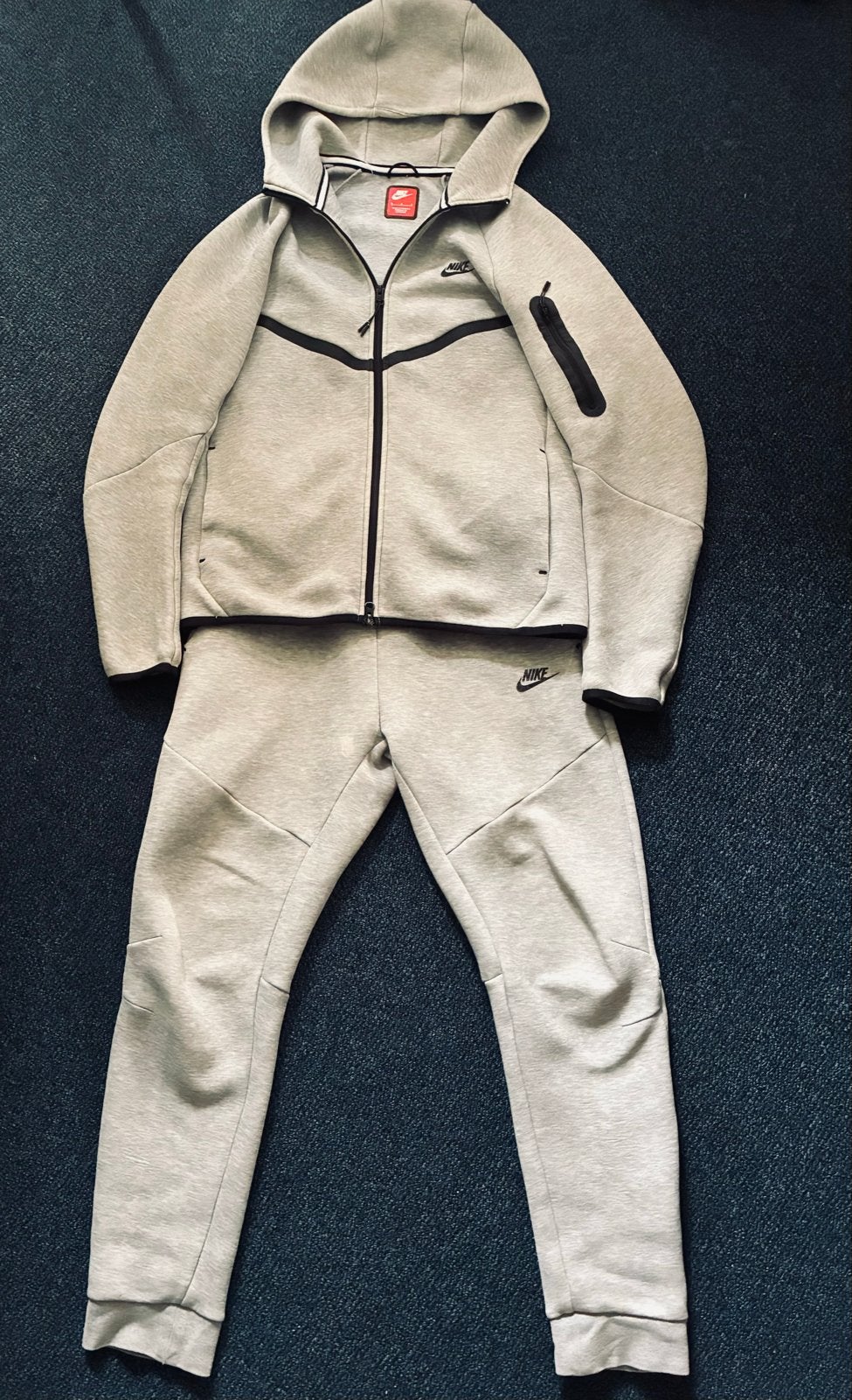 Nike Tech Fleece Trainingspak - Grijs (M), Maat 48/50 (M), Ophalen of Verzenden, Grijs, Gedragen