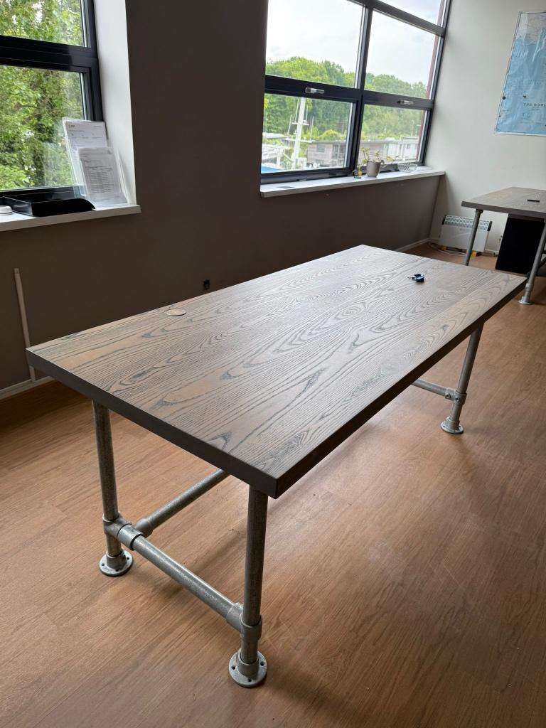Kantoorinventaris - Essen hout tafel, ordner- & bureau kast, Ophalen, Gebruikt, Bureau