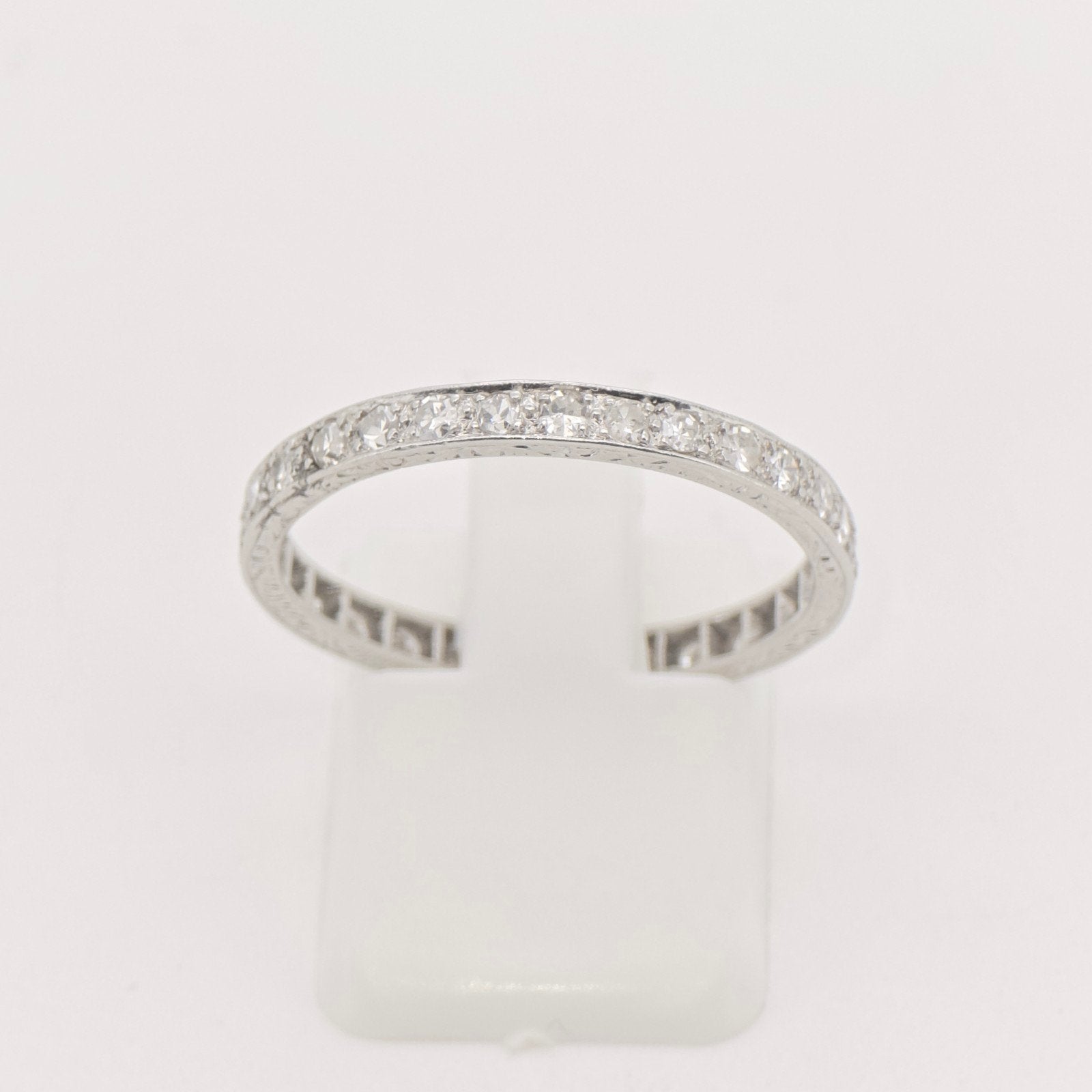 Gouden ring 14k witgoud met diamanten rondom maat 19, 19 tot 20, Ophalen of Verzenden, Zo goed als nieuw, Dame of Heer