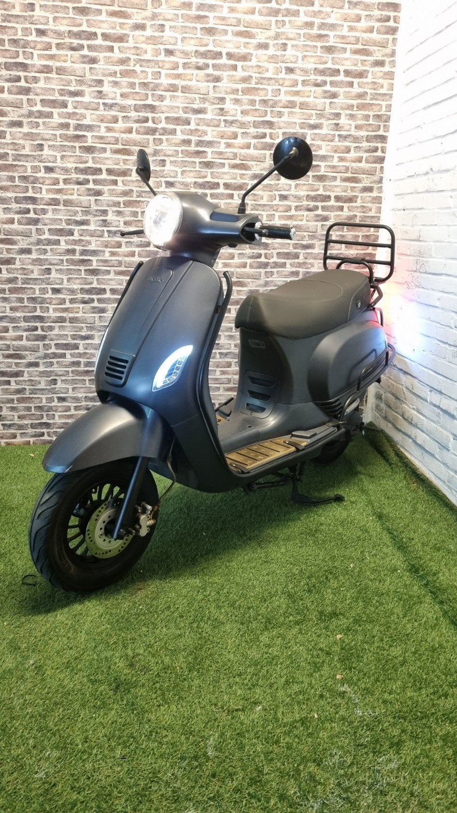 zeer nette Momo DAB snorscooter 4takt vespa look 2018. beurt, Overige modellen, Ophalen of Verzenden, Zo goed als nieuw, Benzine