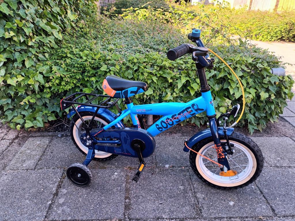 Loekie Booster kinderfiets 12 inch met zijwieltjes, Ophalen, Terugtraprem, Zijwieltjes, Gebruikt