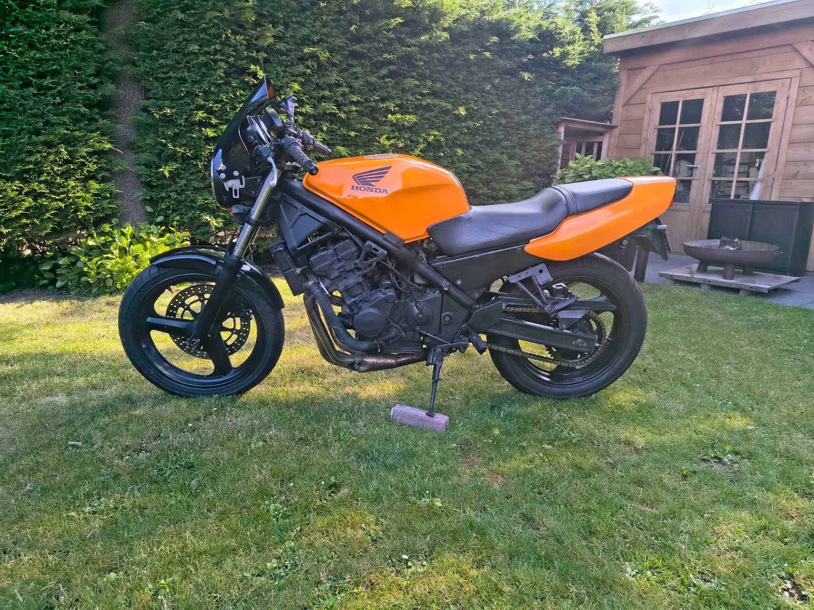 Honda cb1 400, Bedrijf