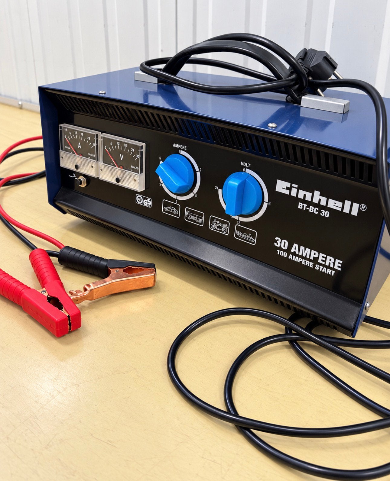 Einhell BT-BC 30 Acculader 6/12/24V – 30A + Starthulp 100A, Ophalen, Zo goed als nieuw