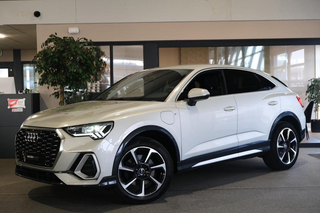 Audi Q3 Sportback 45 TFSI e 2x S-line 245PK Matrix Led Navi, Auto's, USB, Gebruikt, Zwart, Leder en Stof