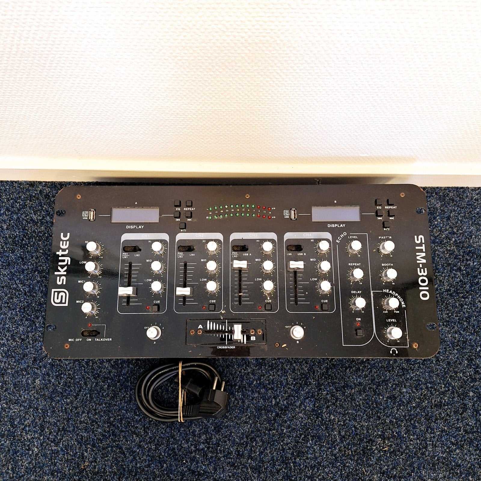 SkyTec STM-3010 - Mengpaneel | 4-Kanaals | 2x USB, Gebruikt, ., Minder dan 5 kanalen, Microfooningang