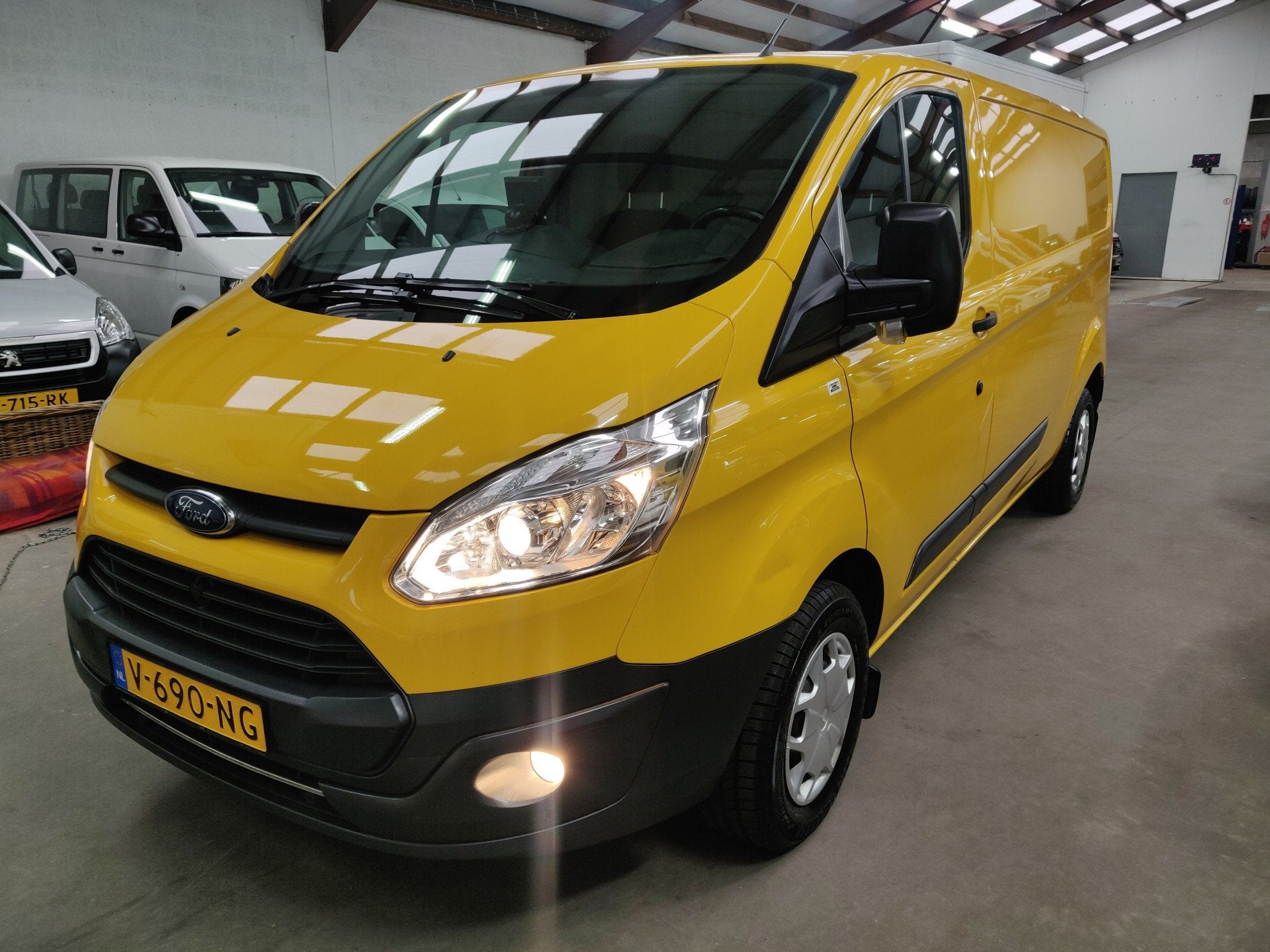 Ford Transit Custom 290 2.0 TDCI L2H1 Trend Euro 6, Voorwielaandrijving, Stof, 4 cilinders, Origineel Nederlands