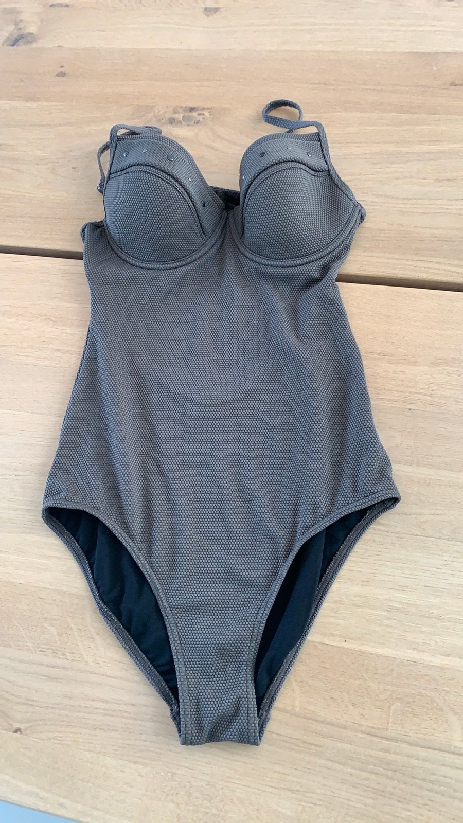 Nieuw Beachwave badpak taupe beige met studs en beugel, Ophalen of Verzenden, Nieuw, Beige, Badpak