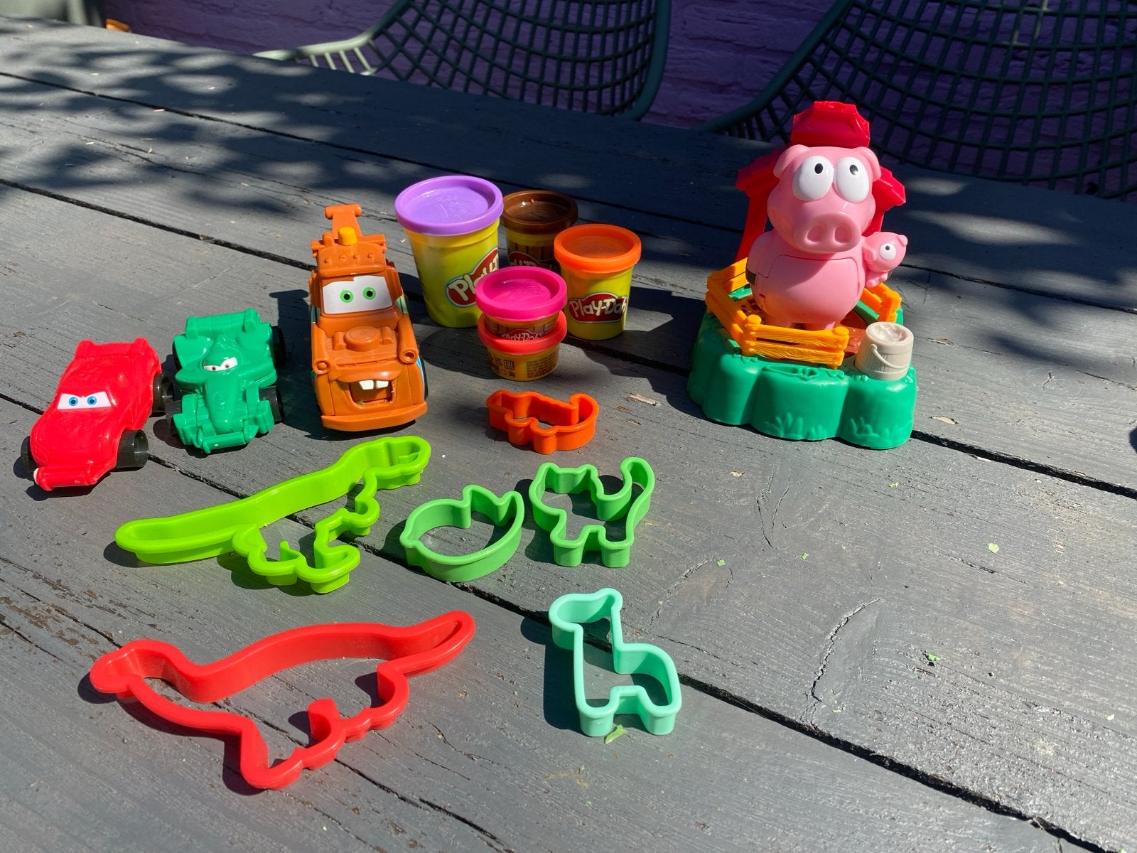 Play-Doh set met Cars auto's, biggenbende en dino uitstekers, Ophalen of Verzenden, Gebruikt, Jongen of Meisje