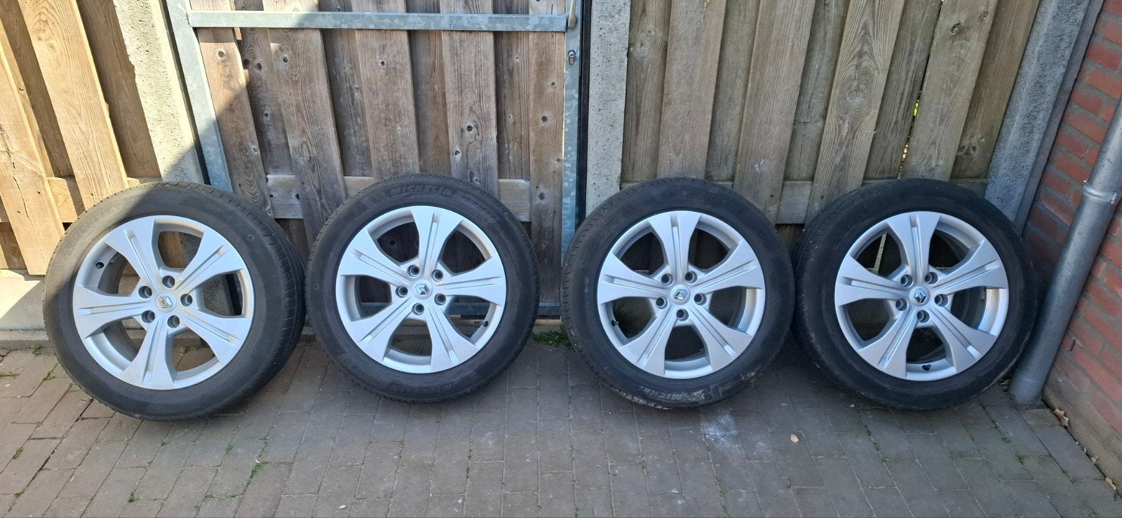Renault velgen met Michelin banden, Auto-onderdelen, Banden en Velgen, Ophalen, 17 inch, 205 mm, Band(en)