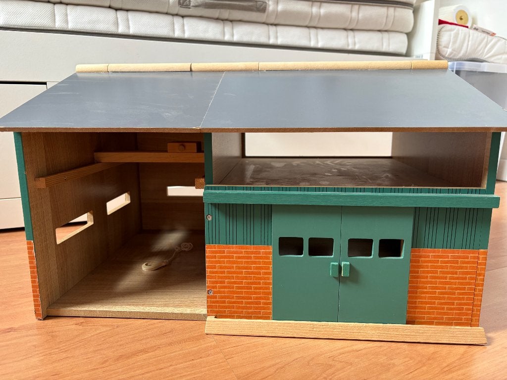 Kids Globe houten kapschuur met silo’s, Ophalen, Gebruikt