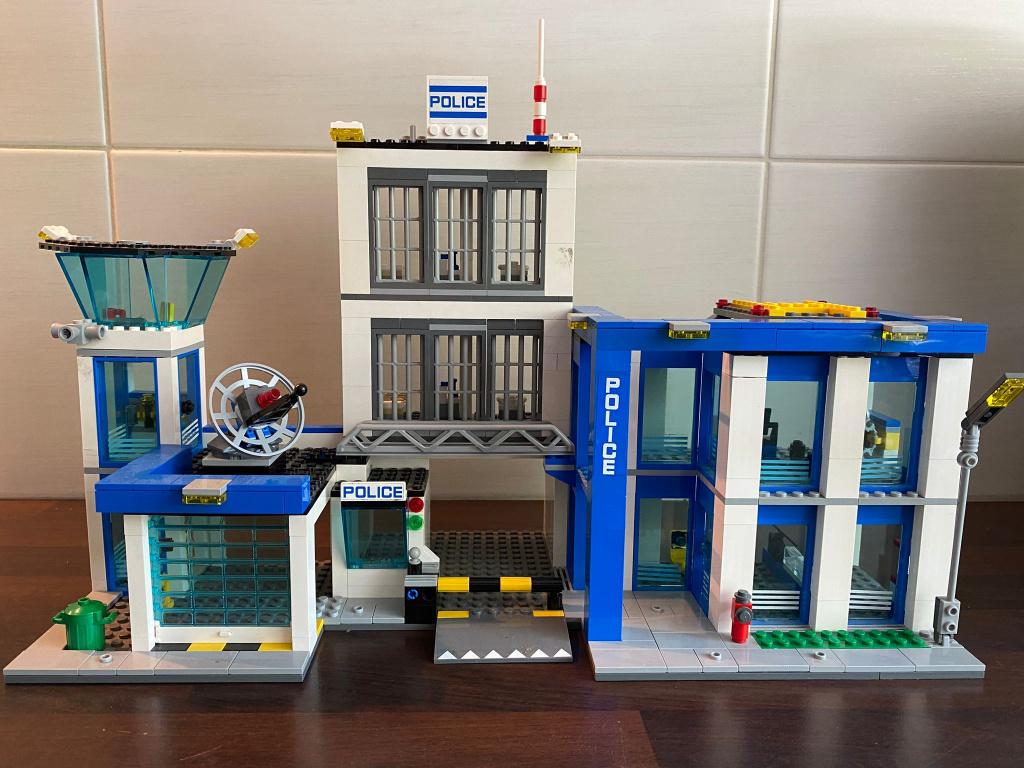 Lego City Politibureau 60047 – speel politieagent en boef!, Kinderen en Baby's, Speelgoed | Duplo en Lego, City, Lego, Ophalen of Verzenden