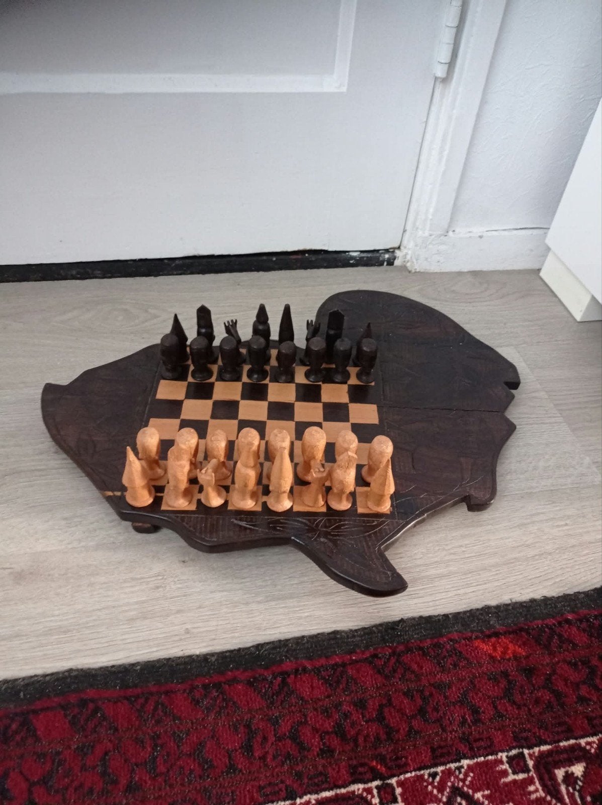 prachtig en uniek handgesneden schaakspel, afkoms, Ophalen of Verzenden, Vrijstaande haard, Houthaard