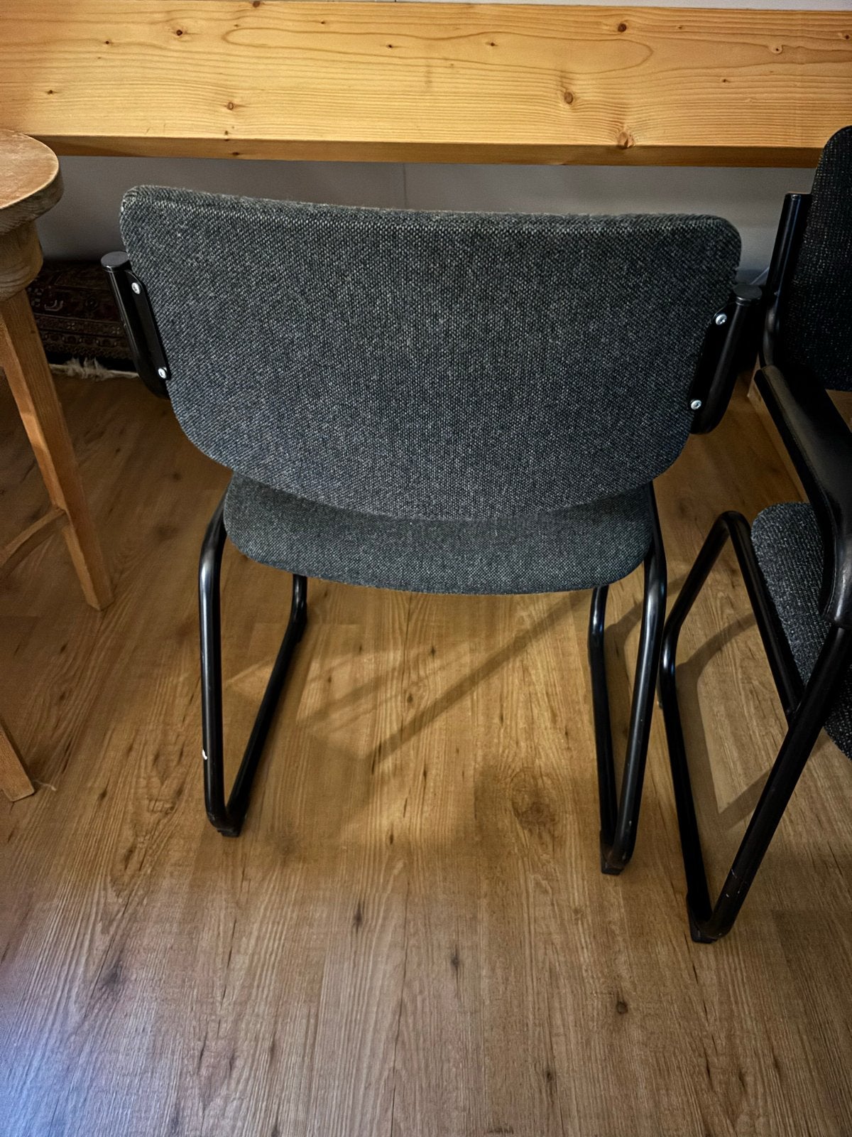 4 stuks comfortabele grijze stoelen met armleuningen, Ophalen, Gebruikt, Vier, Metaal