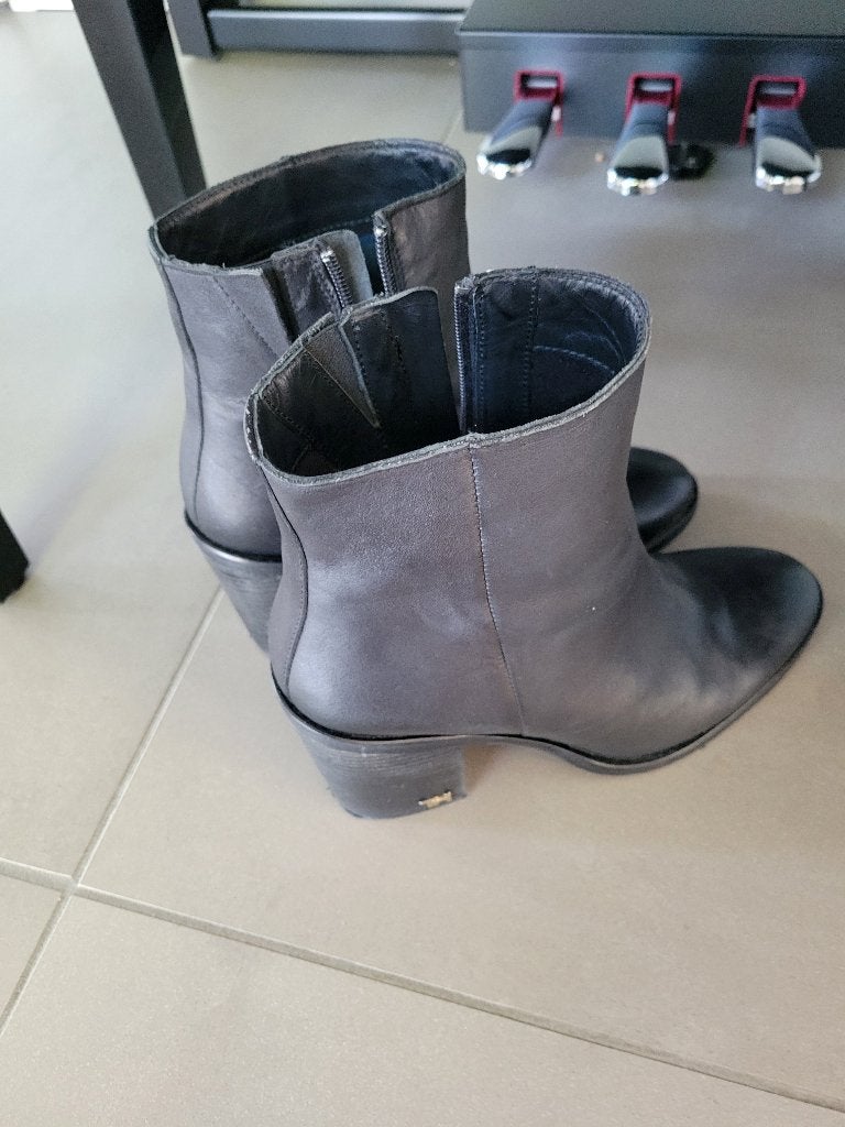 Zgan mooie, zwarte enkellaarsjes van Tommy Hilfiger, mt 40, Kleding | Dames, Zwart, Lage of Enkellaarzen, Ophalen of Verzenden