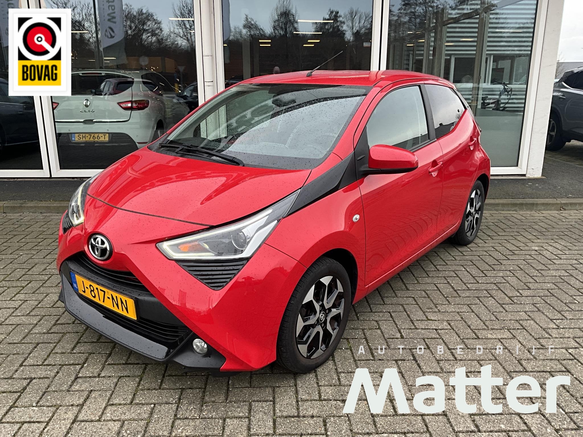 Toyota Aygo 1.0 VVT-i x-joy, Stof, Gebruikt, Met garantie (alle), 4 stoelen