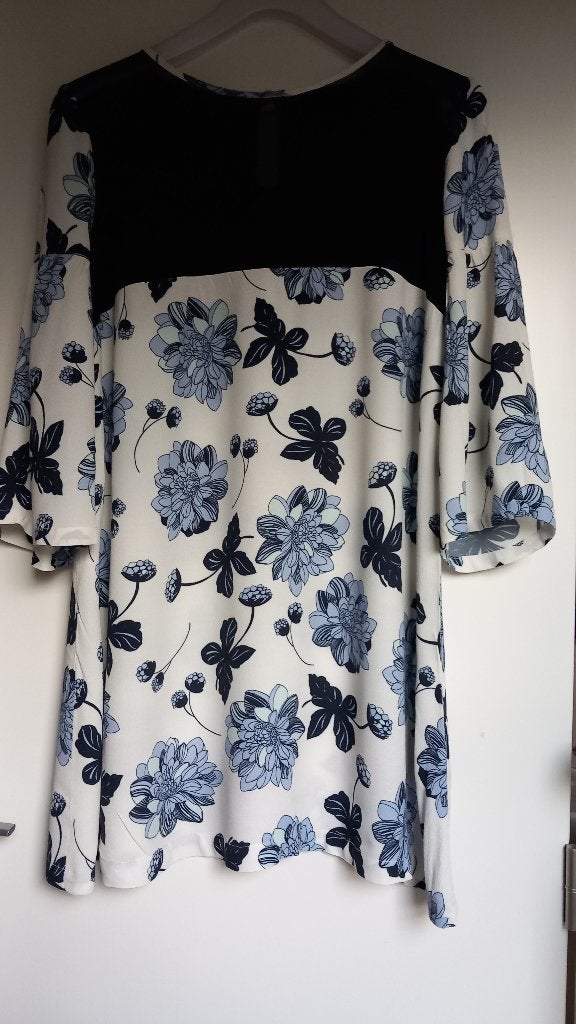 Twinset wit/blauwe, floral blouse met 3/4 klokmouwen-XXS, Twinset, Zo goed als nieuw, Maat 34 (XS) of kleiner, Meerkleurig