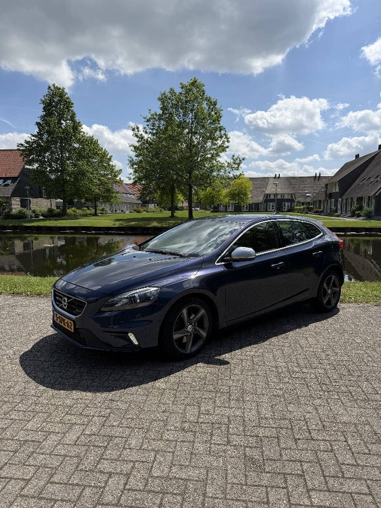Volvo V40 1.6 T3 R-Design 180PK Polestar Engineered, Auto's, Volvo, Voorwielaandrijving, Zwart, Blauw, Alcantara