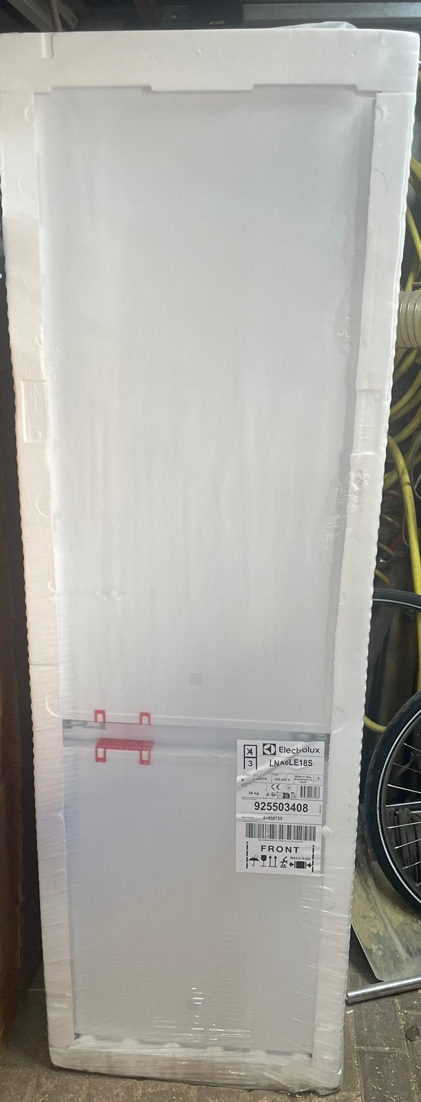 Koelvriescombinatie van Electrolux (zanussi voorheen) Nieuw, Ophalen, 200 liter of meer, Met aparte vriezer, Nieuw