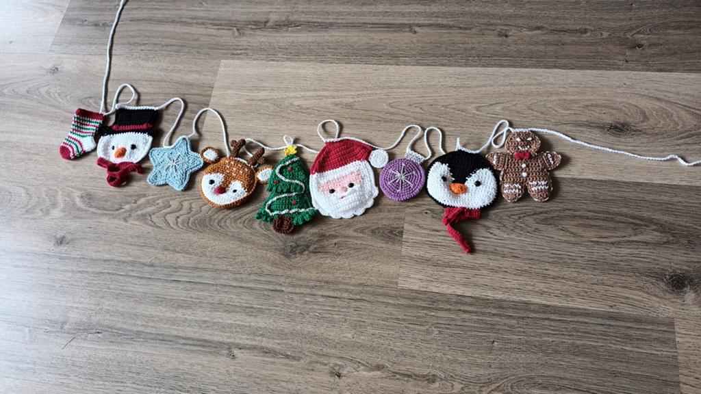 Kerstslinger met 9 figuren, Ophalen of Verzenden, Nieuw, Haken, Wol of Garen