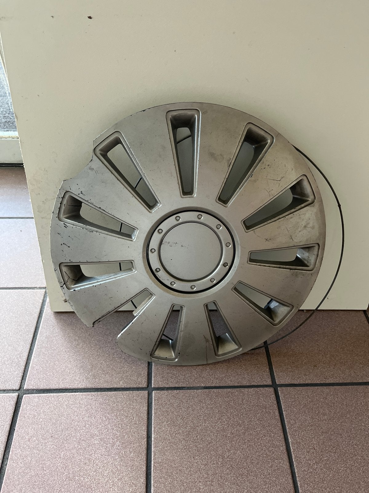 GRATIS Auto wieldop 16 inch (41 cm) merkloos, Auto diversen, Wieldoppen, Ophalen, Gebruikt