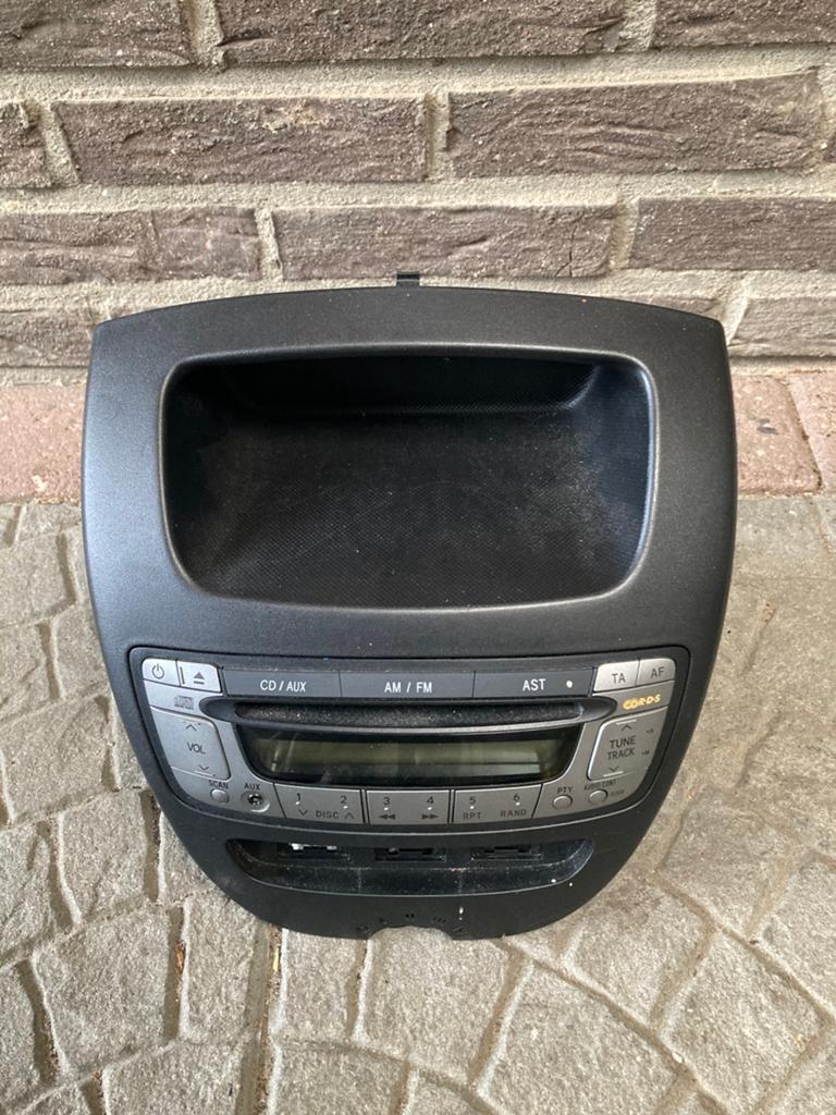 Toyota aygo radio met dashbord omhulsel, Ophalen of Verzenden, Gebruikt