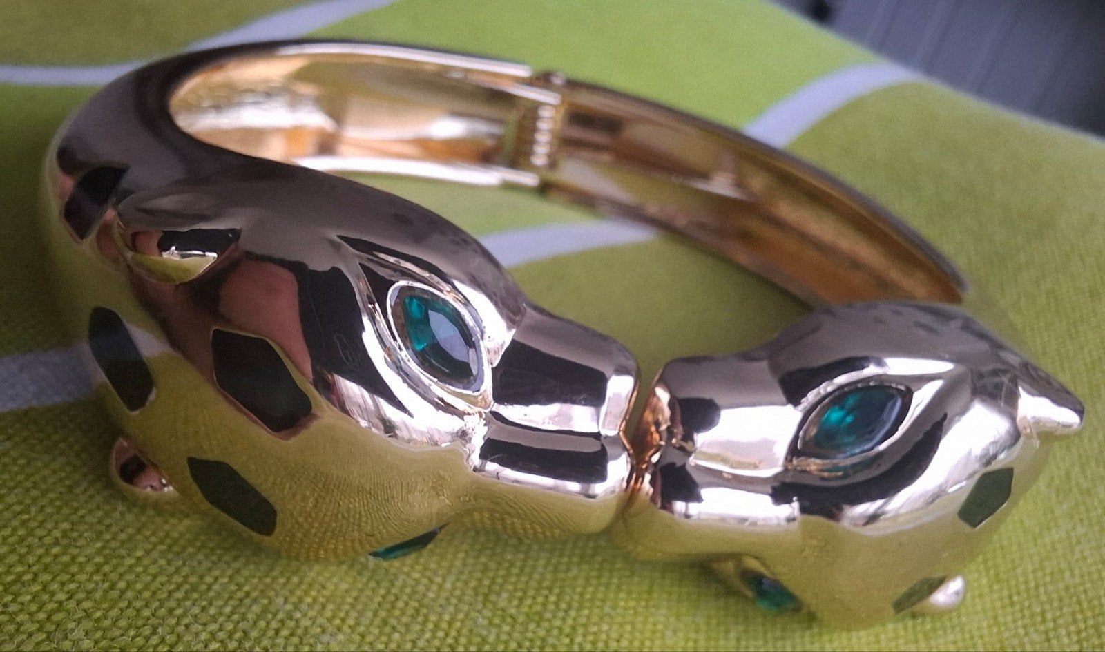 Panther Armband Goudkleurig met Smaragd Groen Ogen, Staal, Nieuw, Ophalen of Verzenden, Met edelsteen