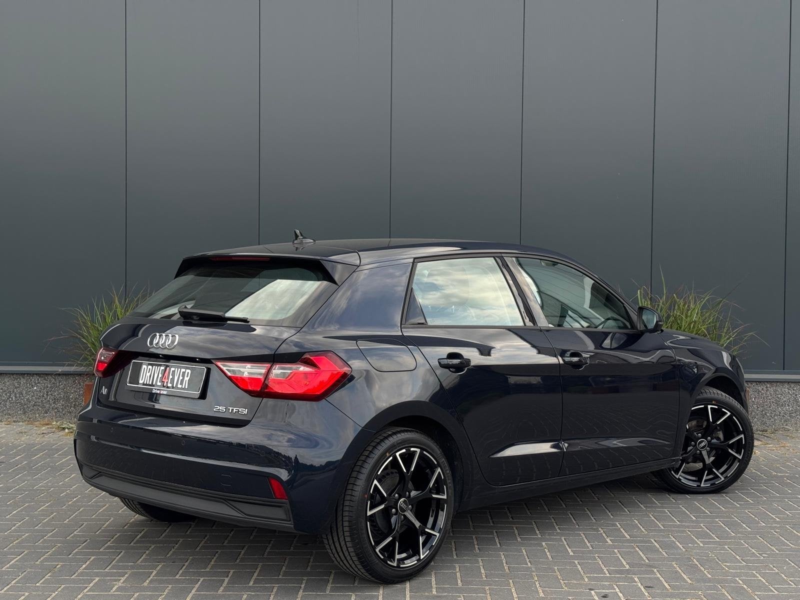 Audi A1 Sportback 25 TFSI S edition M23 NAVI | CLIMATE | SPO, Auto's, Audi, Stof, Zwart, 95 pk, Met garantie (alle)