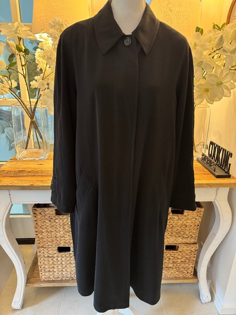 Chique, soepele Zwarte mantel Madeleine, 42-44/L, ZGAN., Kleding | Dames, Ophalen of Verzenden, Nieuw, Maat 42/44 (L), Zwart