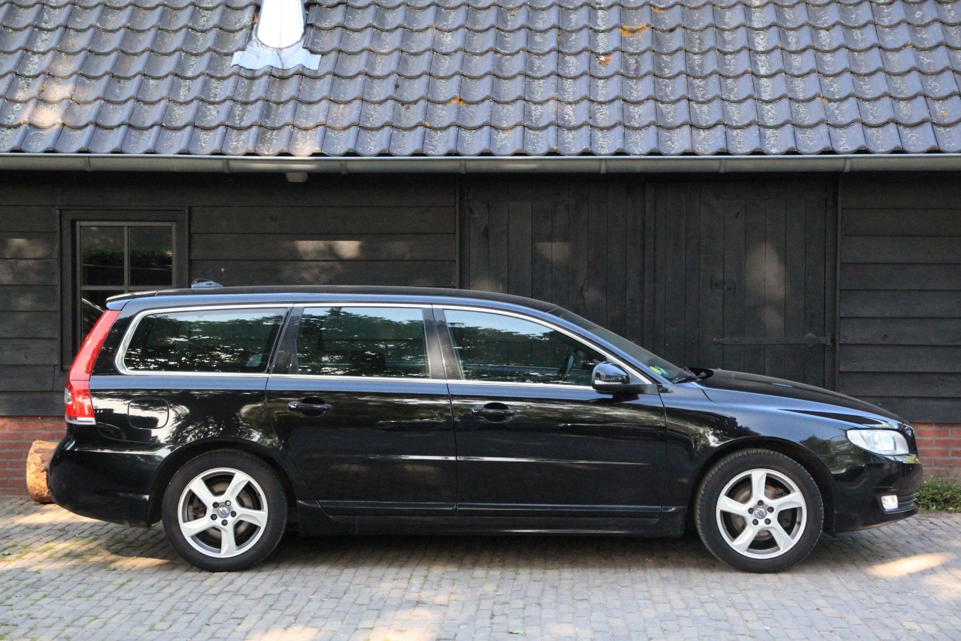 Volvo V70 2.0 D3 Classic Edition Xenon/Parkeersensor/Navigat, Voorwielaandrijving, 4 cilinders, Leder en Stof, Zwart