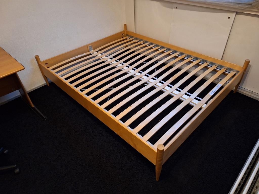 Houten twee persoons bedframe met lattenbodem, Gebruikt, Bruin, Old basic, Tweepersoons