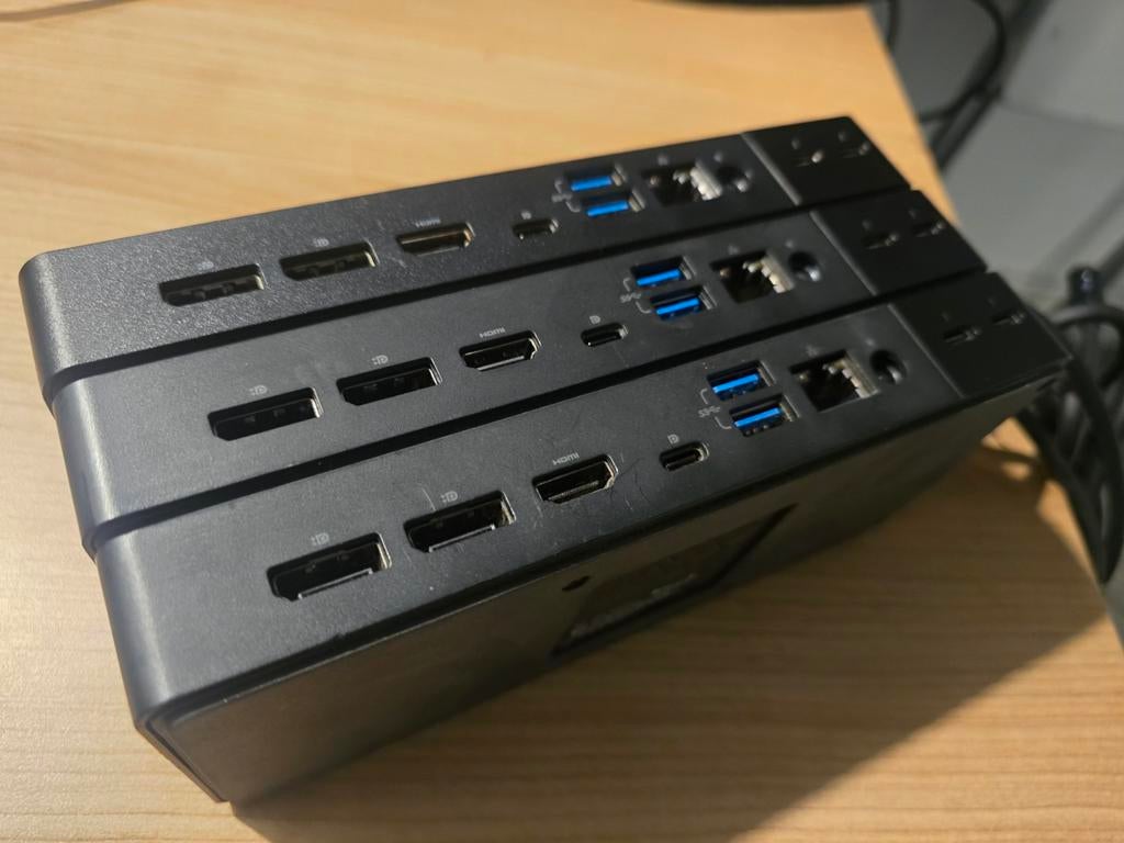 Dell WD22TB4 dockingstation met thunderbolt 4 + 180W adapter, Computers en Software, Dockingstations, Zo goed als nieuw, Ophalen of Verzenden