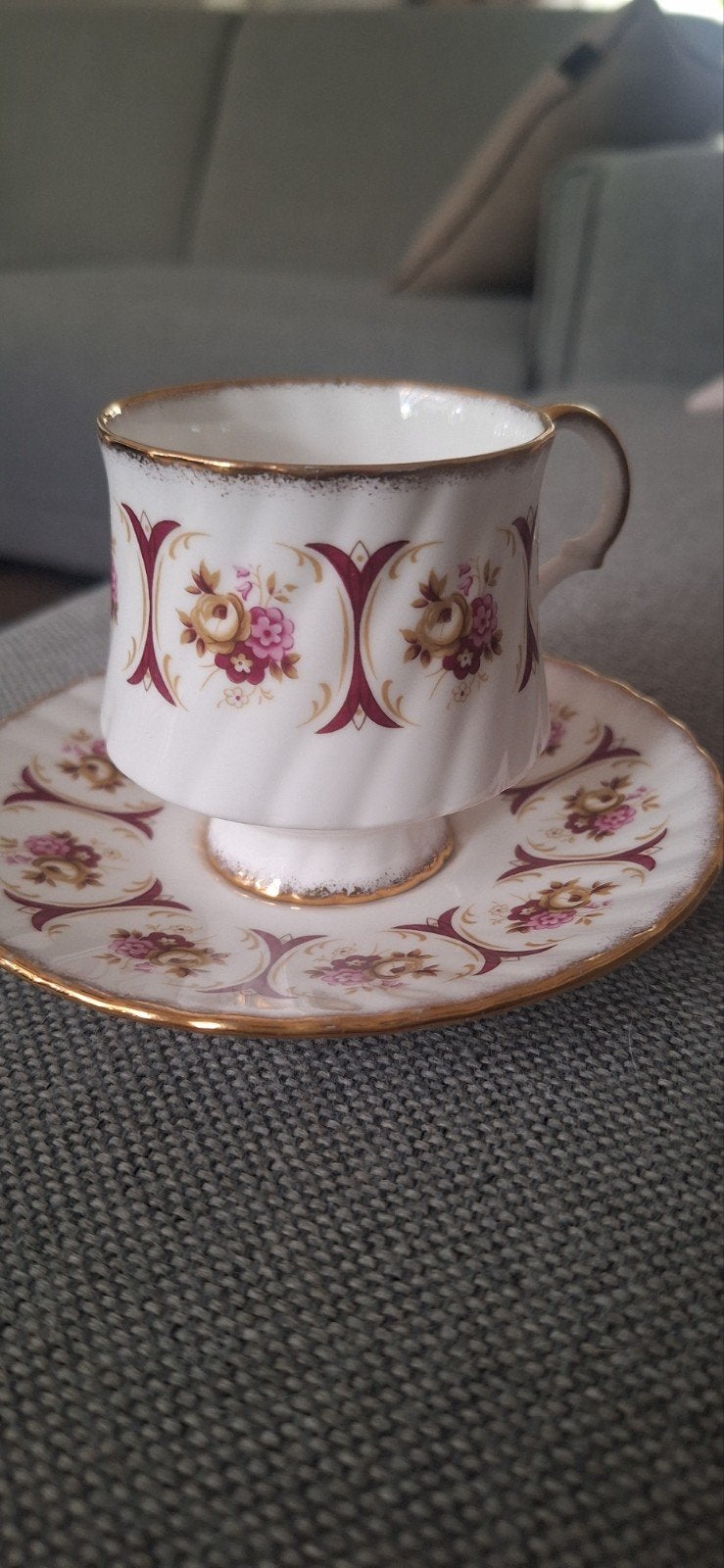 Royal Albert & Elizabethan Antieke kop en schotel, Ophalen of Verzenden