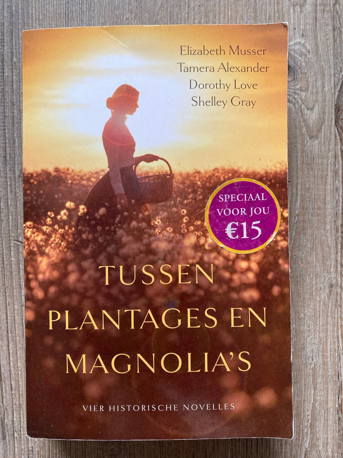 Tussen Plantages en Magnolia's - Vier Historische Novelles, Ophalen of Verzenden, Gelezen