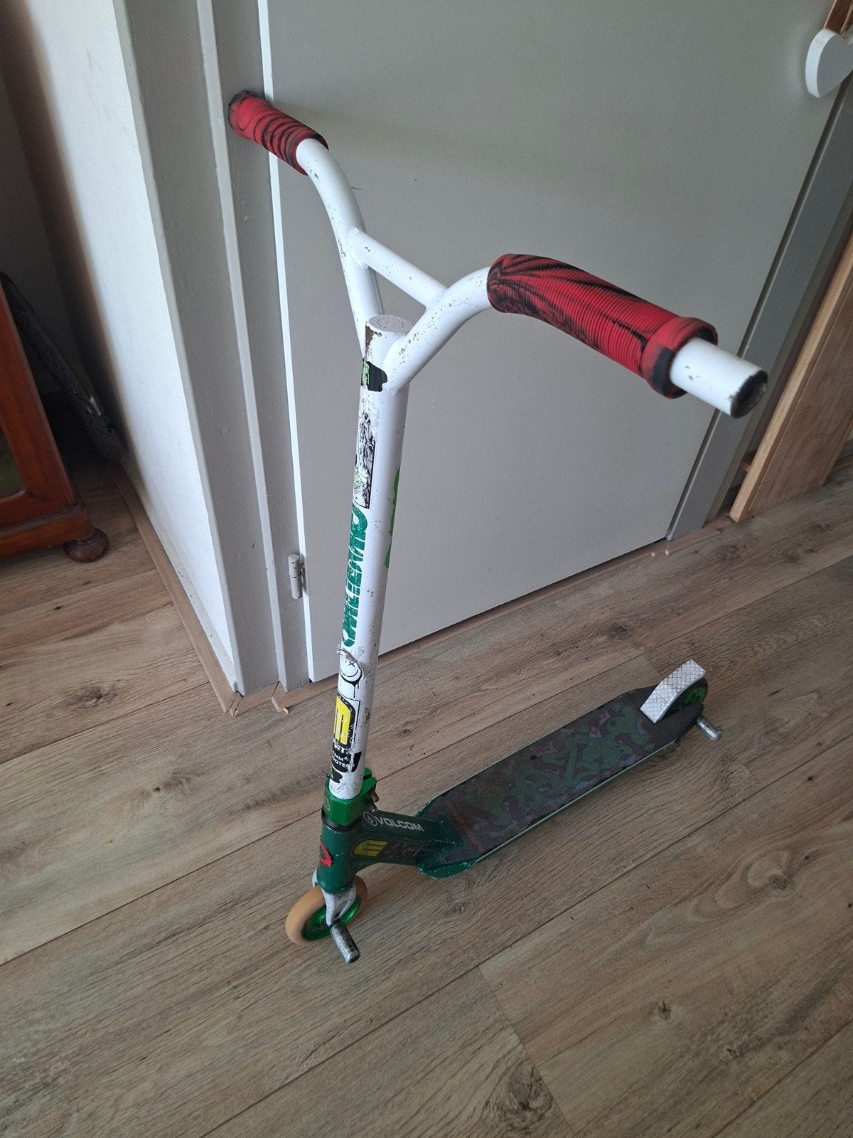 Stuntstep Volcom Rage - Gebruikt maar functioneel, Kinderen en Baby's, Speelgoed | Buiten | Rolschaatsen, Gebruikt, Ophalen