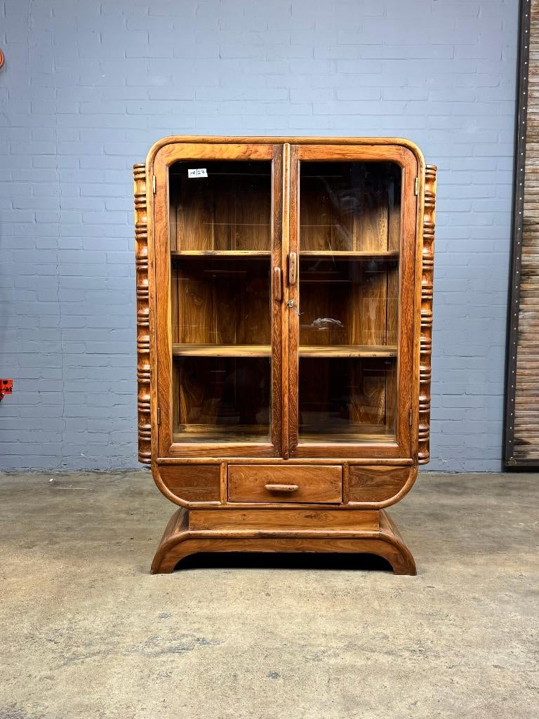 Vintage Art Deco vitrinekast van notenhout, Ophalen of Verzenden