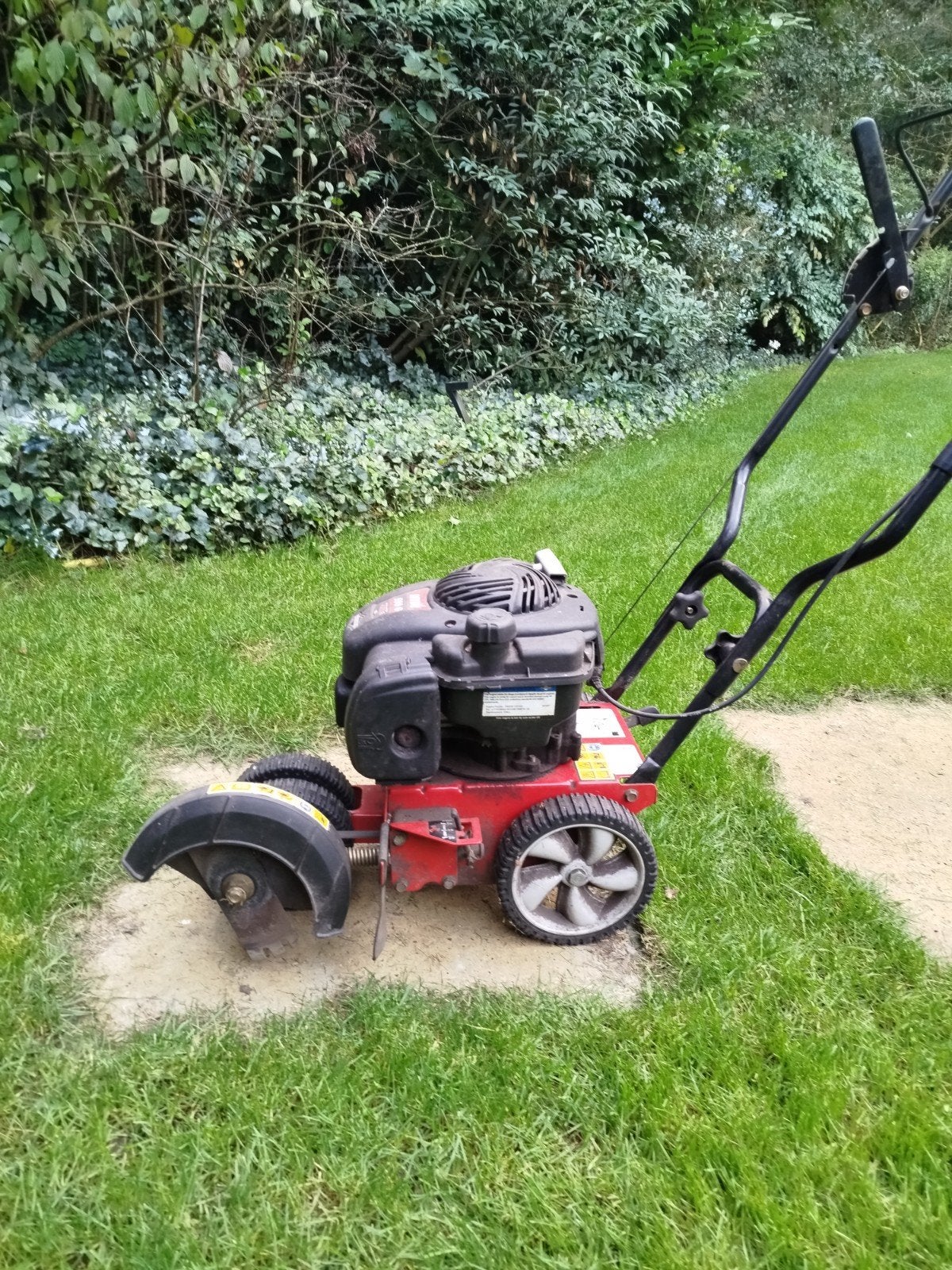 Kantenmaaier op benzine - Briggs & Stratton motor, Ophalen, Cirkelmaaier, Gebruikt, Minder dan 30 cm