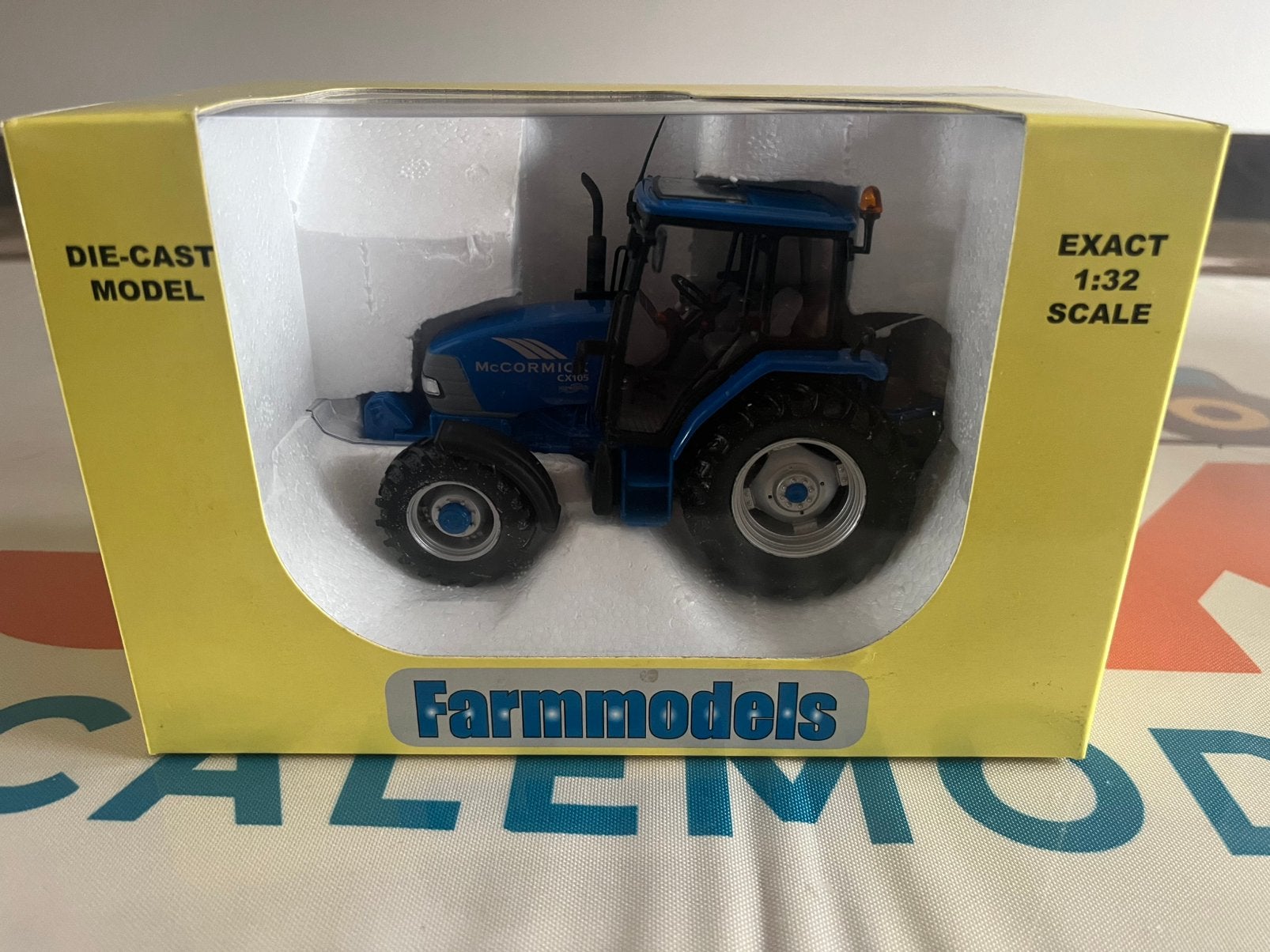 Mc Cormick CX 105 tractor Farmmodels UH 2391, Ophalen of Verzenden, Nieuw, Tractor of Landbouw, Universal Hobbies