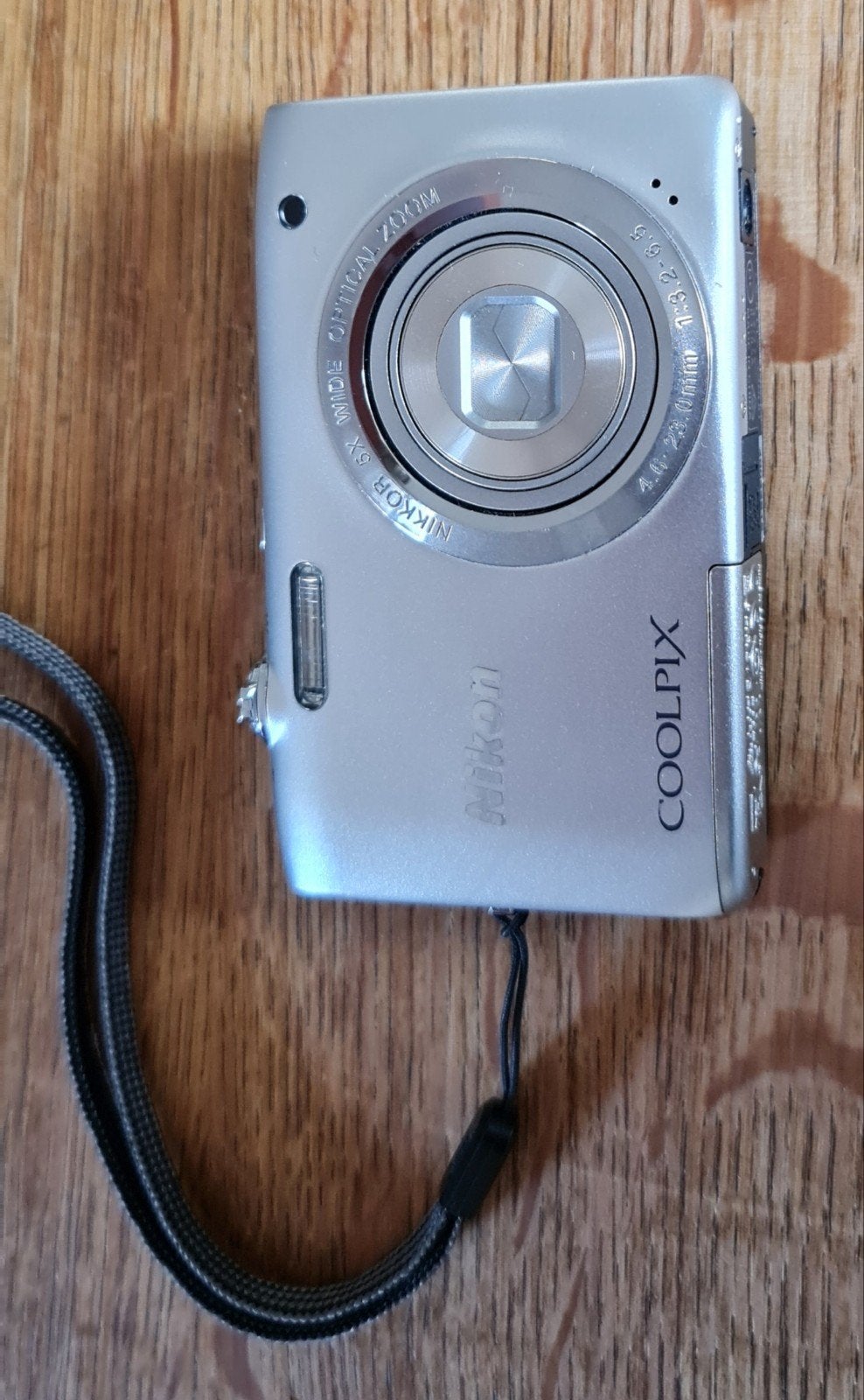 Nikon Coolpix S2800 Compactcamera - Zilver, Audio, Tv en Foto, Fotocamera's Digitaal, Ingebouwde flitser, Gebruikt, Accu, Ophalen of Verzenden