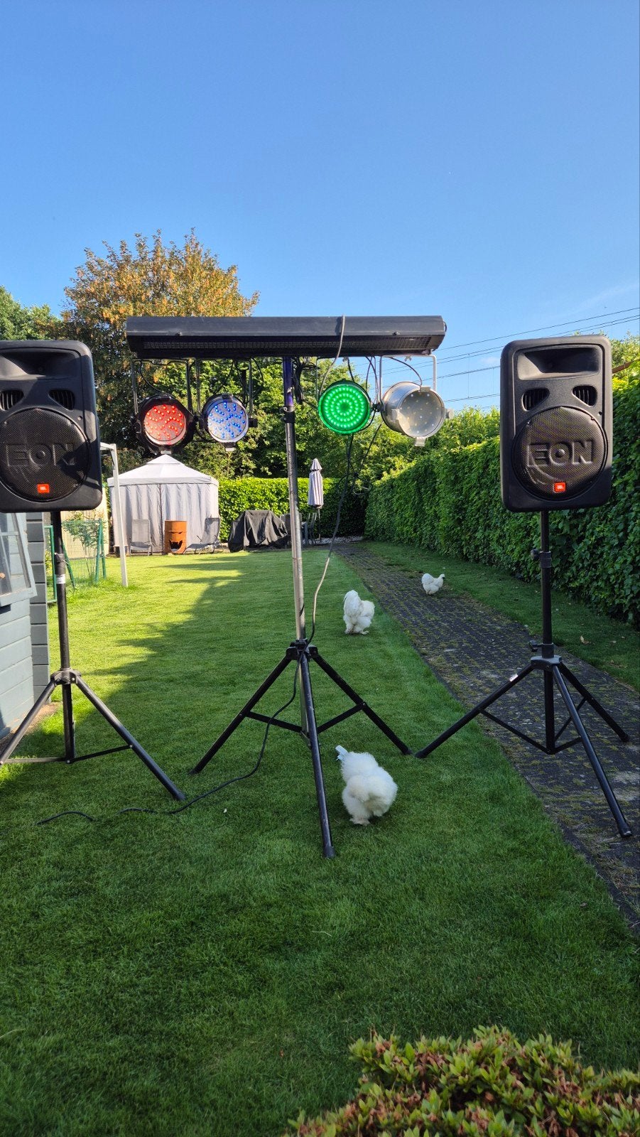 Verhuur JBL speakerset + LED licht op statief, Ophalen, Zo goed als nieuw