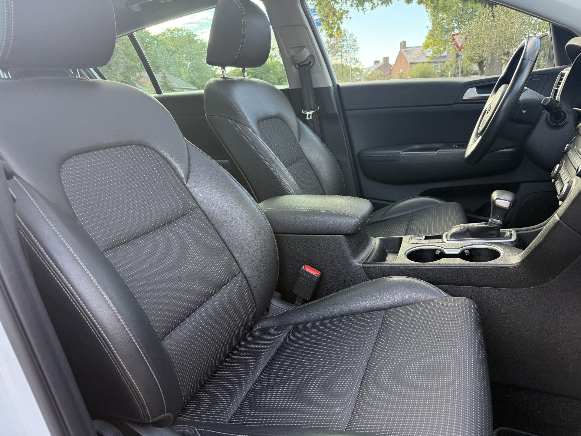 Kia Sportage 1.6 T-GDi Aut. DynamicPlusLine, Panoramadak | C, Auto's, 12 maanden, Gebruikt, 4 cilinders, Leder en Stof