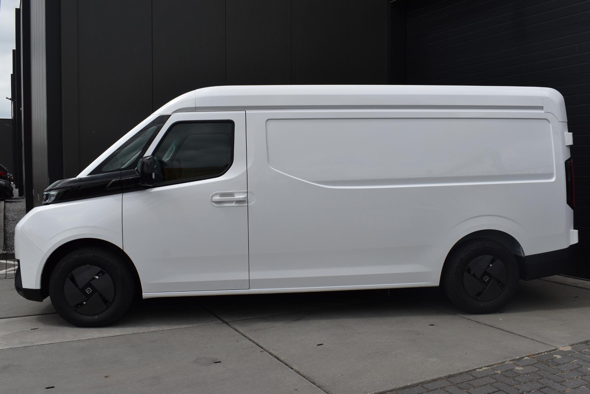 Farizon SV L2H2 83 kWh RIJKLAAR | 360 CAMERA | TREKHAAK | ST, Auto's, Wit, Automatische klimaatregeling, Te koop, 3 stoelen