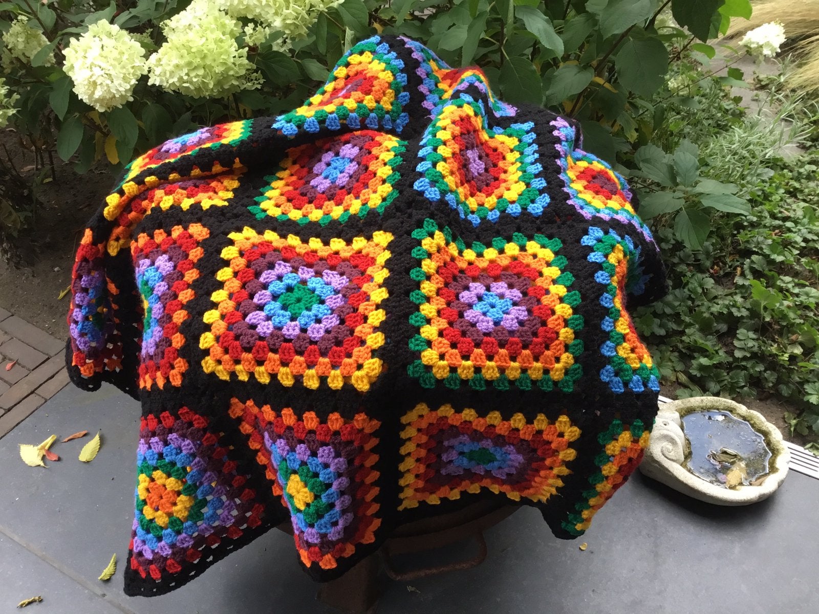Gehaakte granny square plaid in regnboogkleuren., Ophalen of Verzenden, Nieuw