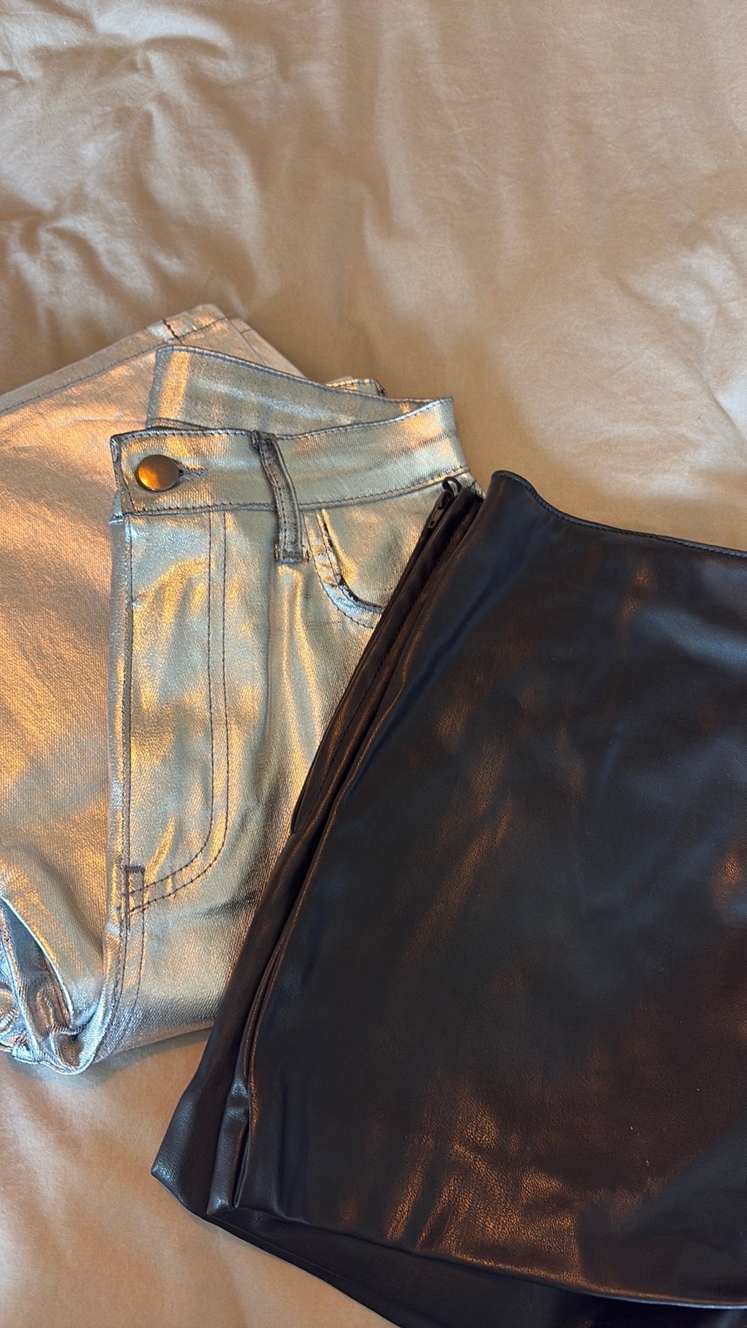 Bundel zilveren broek + kort leren broekje (2 stuks), Ophalen of Verzenden, Zo goed als nieuw, Maat 46 (S) of kleiner, Zwart
