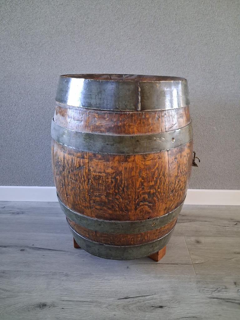 Antiek wijnvat / whiskyvat met luikje voor bar functie, Ophalen