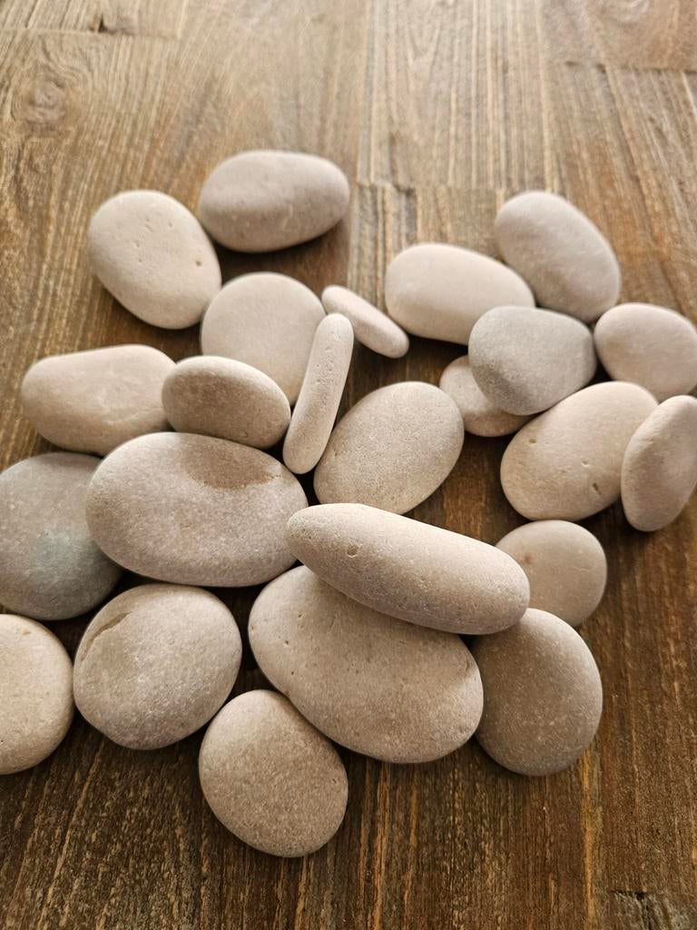 Platte witte stenen om te schilderen, Ophalen