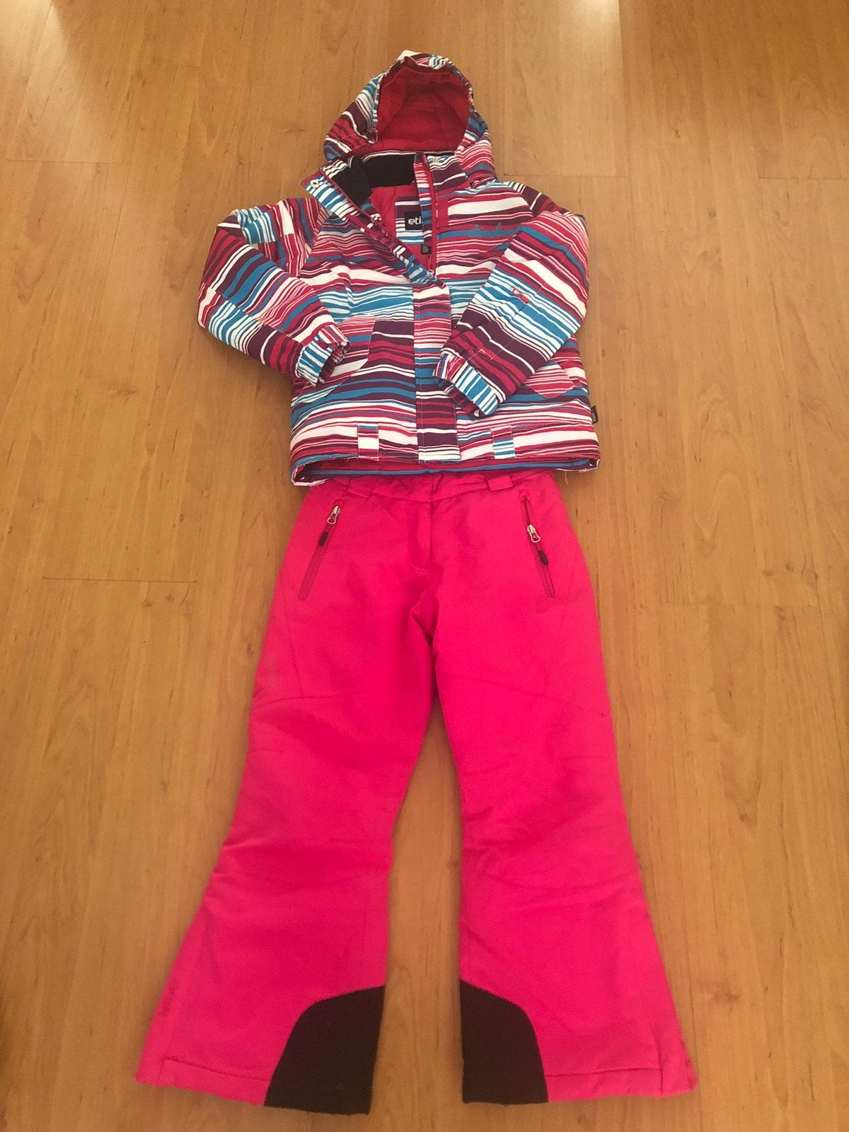 McKinley skibroek en Etirel ski-jas set maat 128, Ophalen of Verzenden, Zo goed als nieuw, Jongen of Meisje, Setje