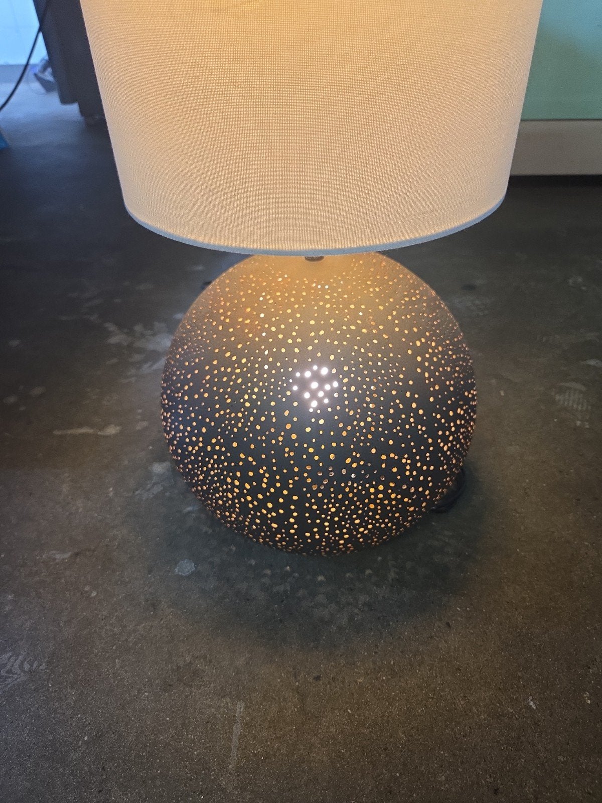 Wofi vloerlamp geperforeerde voet met licht, Ophalen, Gebruikt, 100 tot 150 cm, X