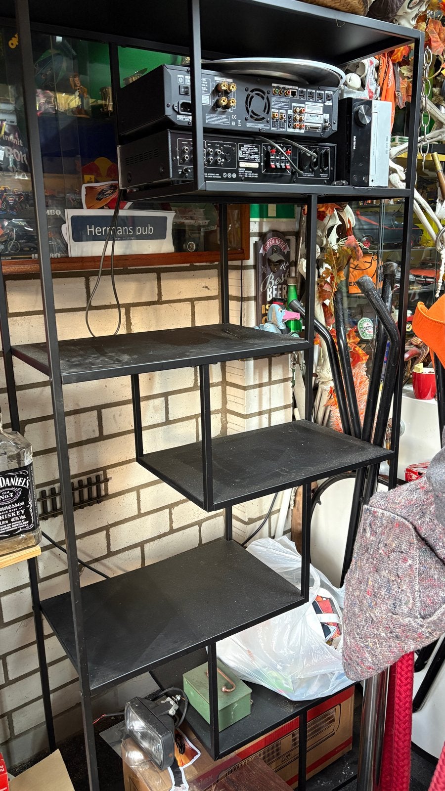 Zwart metalen rek met planken - Industrieel design, Ophalen of Verzenden, Gebruikt